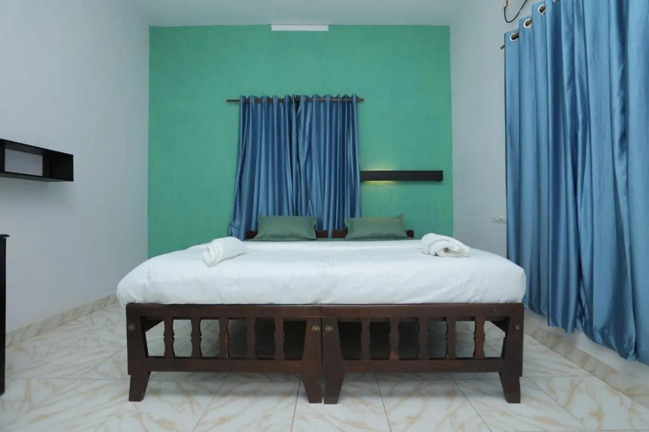 מלון ורקלה Sky Frame Beach Resort הודו